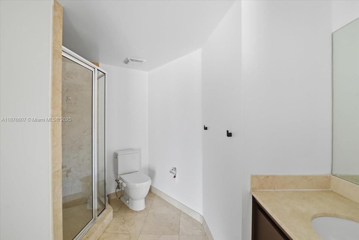 ST TROPEZ ON THE BAY 1 CO - Residential Lease