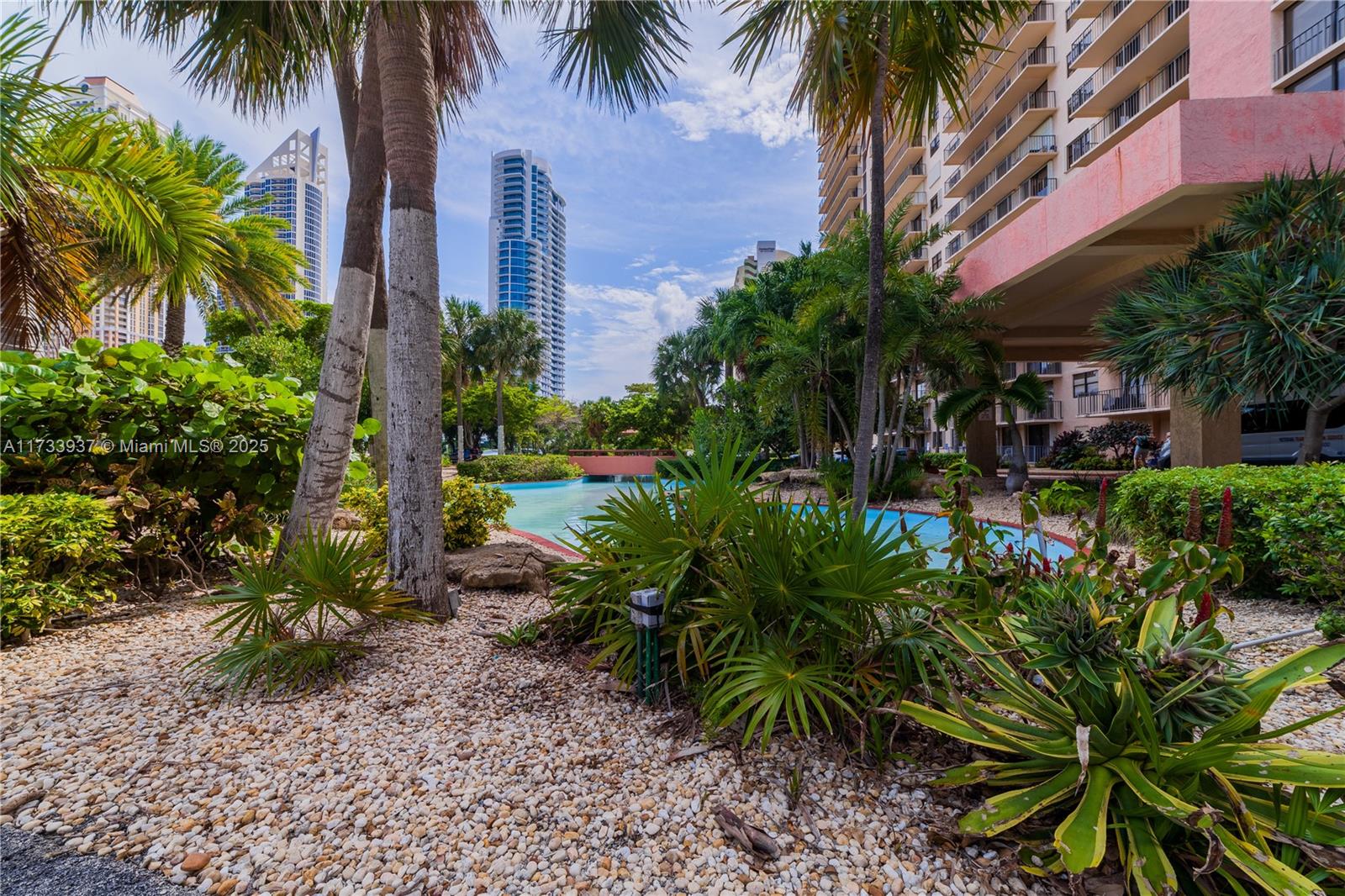 WINSTON TOWERS 600 CONDO - Residential