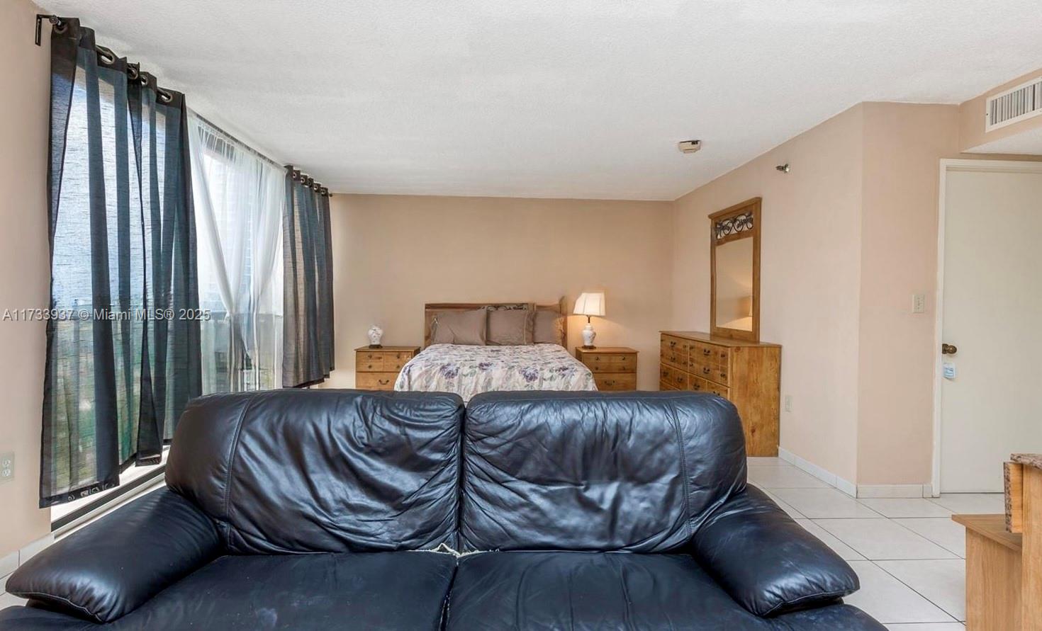 WINSTON TOWERS 600 CONDO - Residential