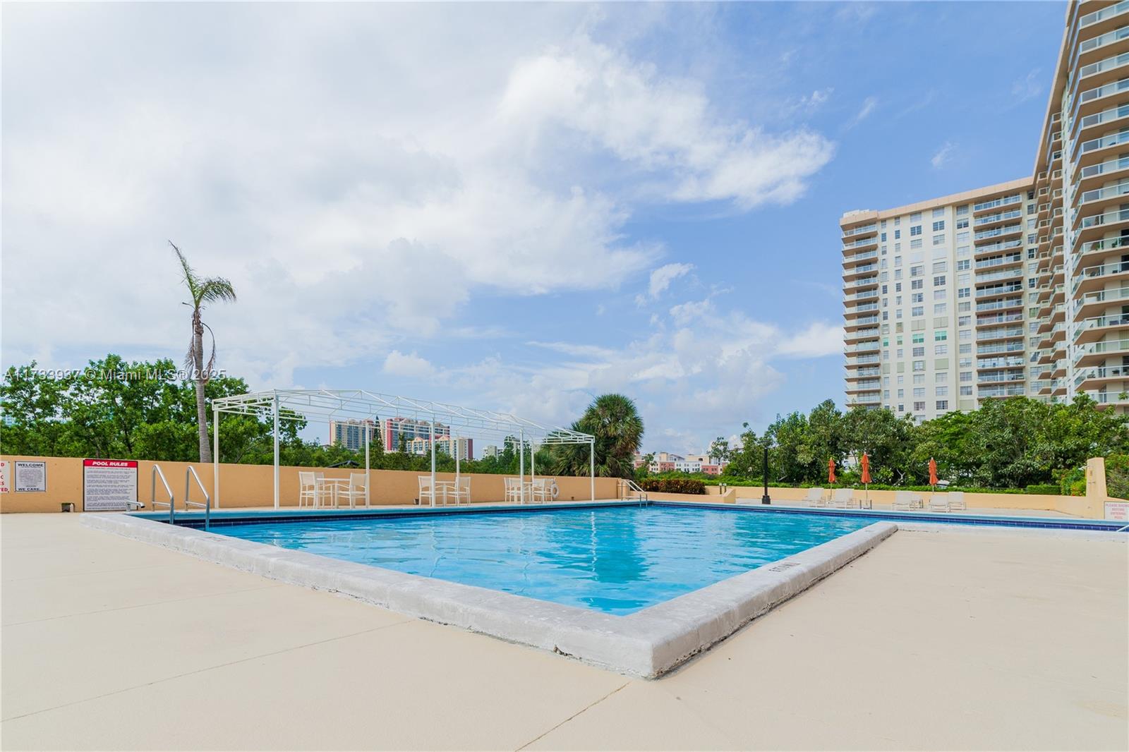 WINSTON TOWERS 600 CONDO - Residential