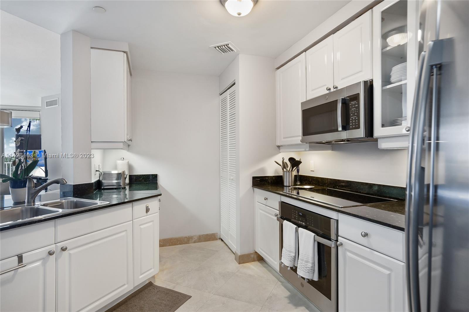 Key Biscayne, Florida 33149, United States, 2 Bedrooms Bedrooms, ,2 BathroomsBathrooms,Residential,Active,71523