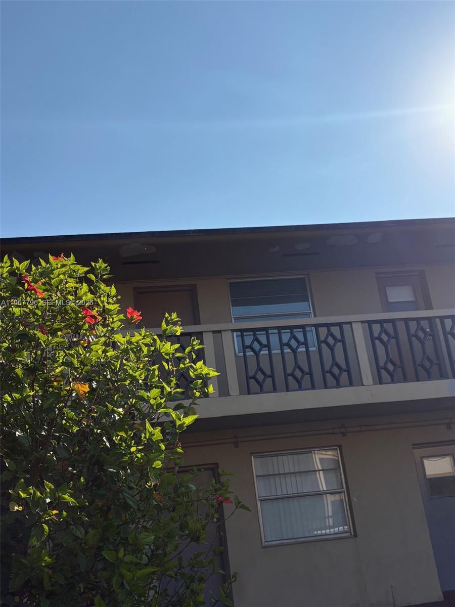 TROPICAL MANOR CONDO - Residential