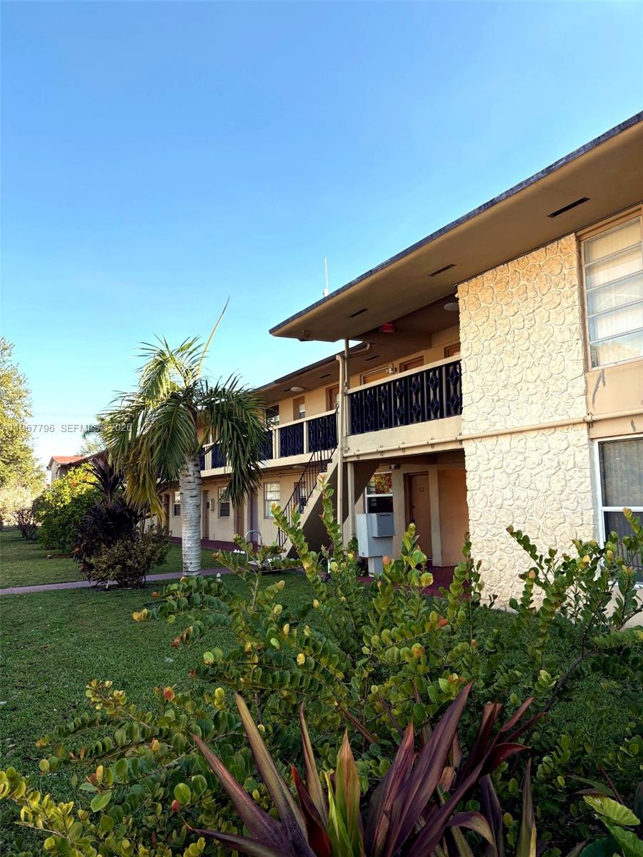 TROPICAL MANOR CONDO - Residential