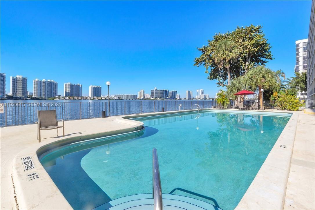 FAIRVIEW HOUSE CONDO - Residential