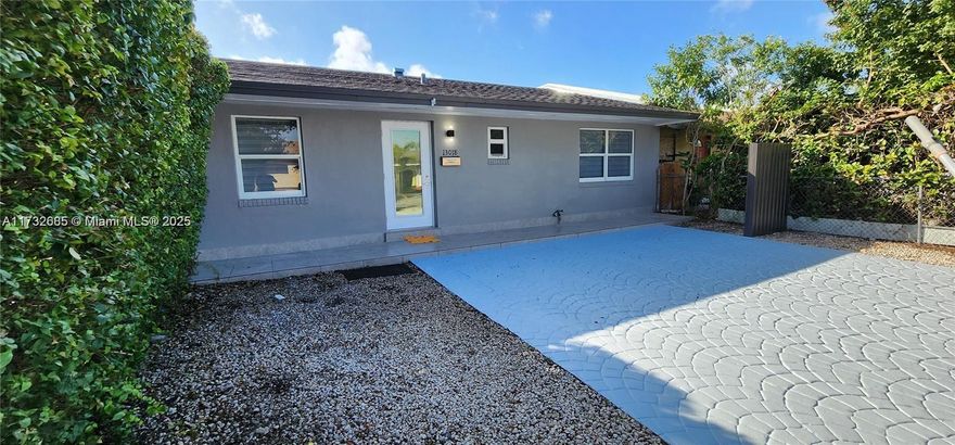 Great property in a great location WITH NO HOA! Recently remodeled kitchen and bathrooms with high-end materials, roof replaced in 2018, fenced private back yard with covered terrace and outdoor gas kitchen, impact doors and windows. In a great location close to grade A schools and county parks.