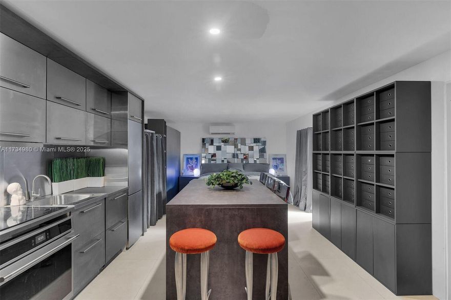 Fantastic Opportunity to get yourself a chic loft in Key Largo. Newly acquired vacation rental license allows for short-term rentals from this loft! Modern, open, and renovated, absolutely ready for you. A cool vibe for a weekend getaway, a couple's retreat, or a rental opportunity. (SR zoning) Shown by appointment.