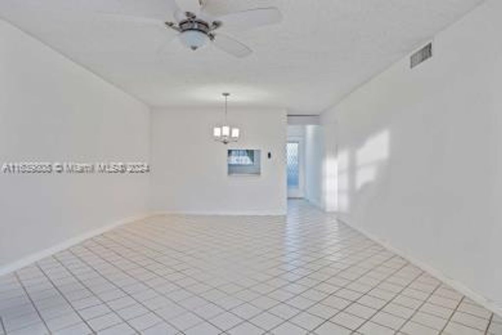 Photo of 330 NE 26th Ave #4160, Boynton Beach, FL 33435 (MLS # A11639808)