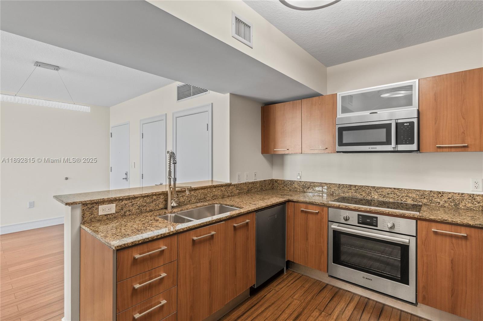 METROPOLIS I AT DADELAND - Residential Lease