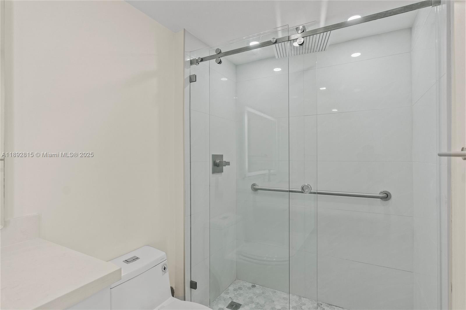 METROPOLIS I AT DADELAND - Residential Lease