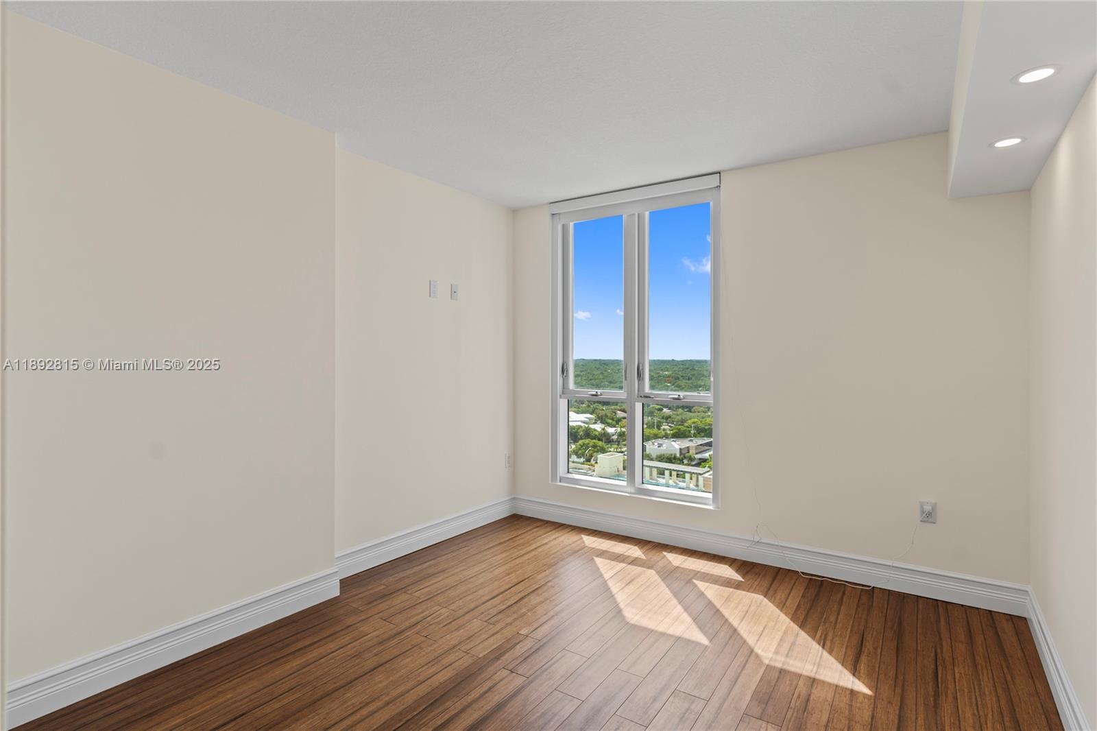 METROPOLIS I AT DADELAND - Residential Lease