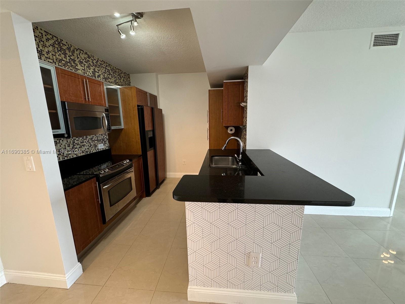 Rental Property at 18800 Ne 29th Ave 725, Aventura, Miami-Dade County, Florida - Bedrooms: 2 
Bathrooms: 2  - $2,900 MO.