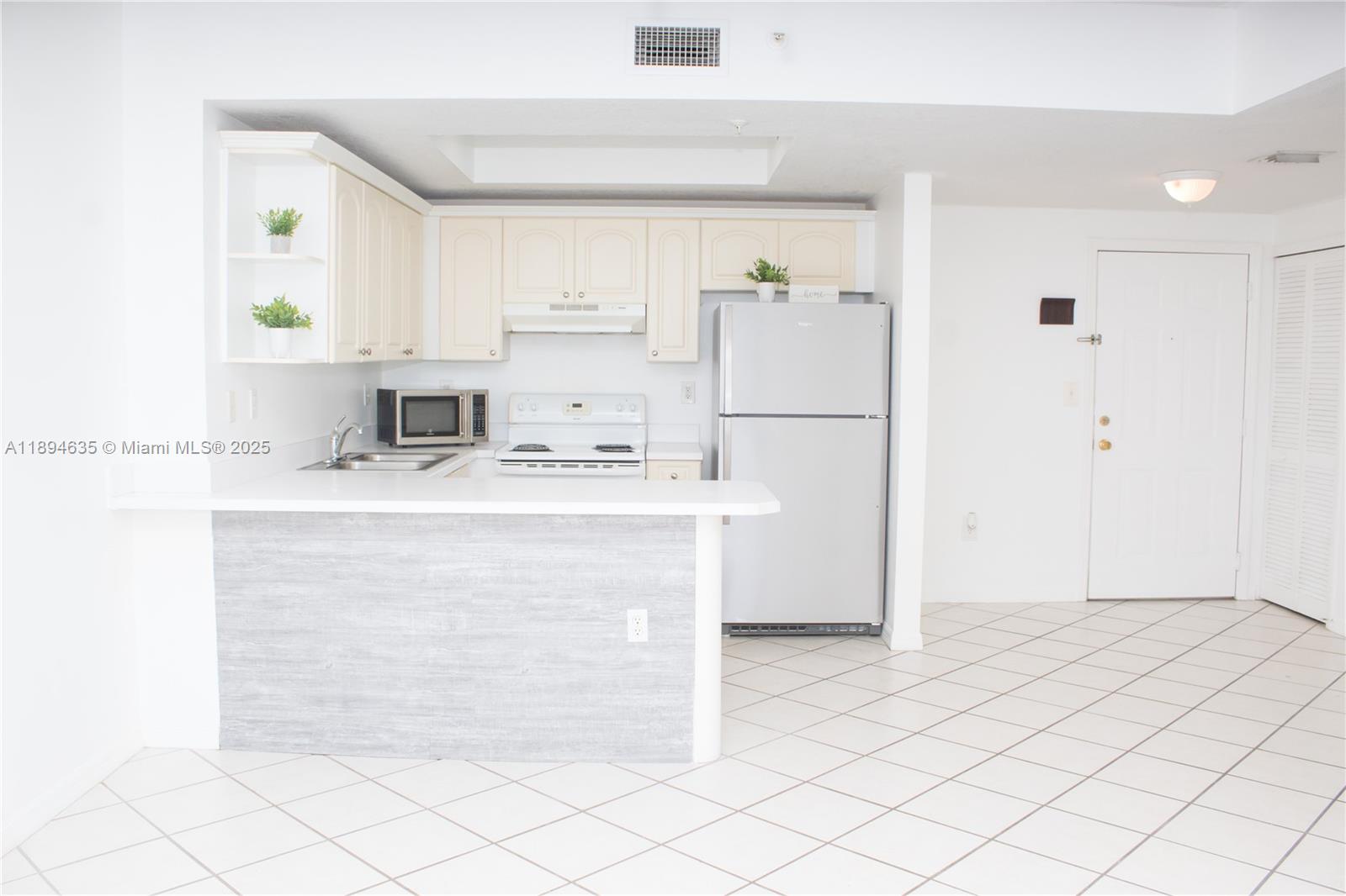 CORAL PLAZA OF MIAMI COND - Residential Lease