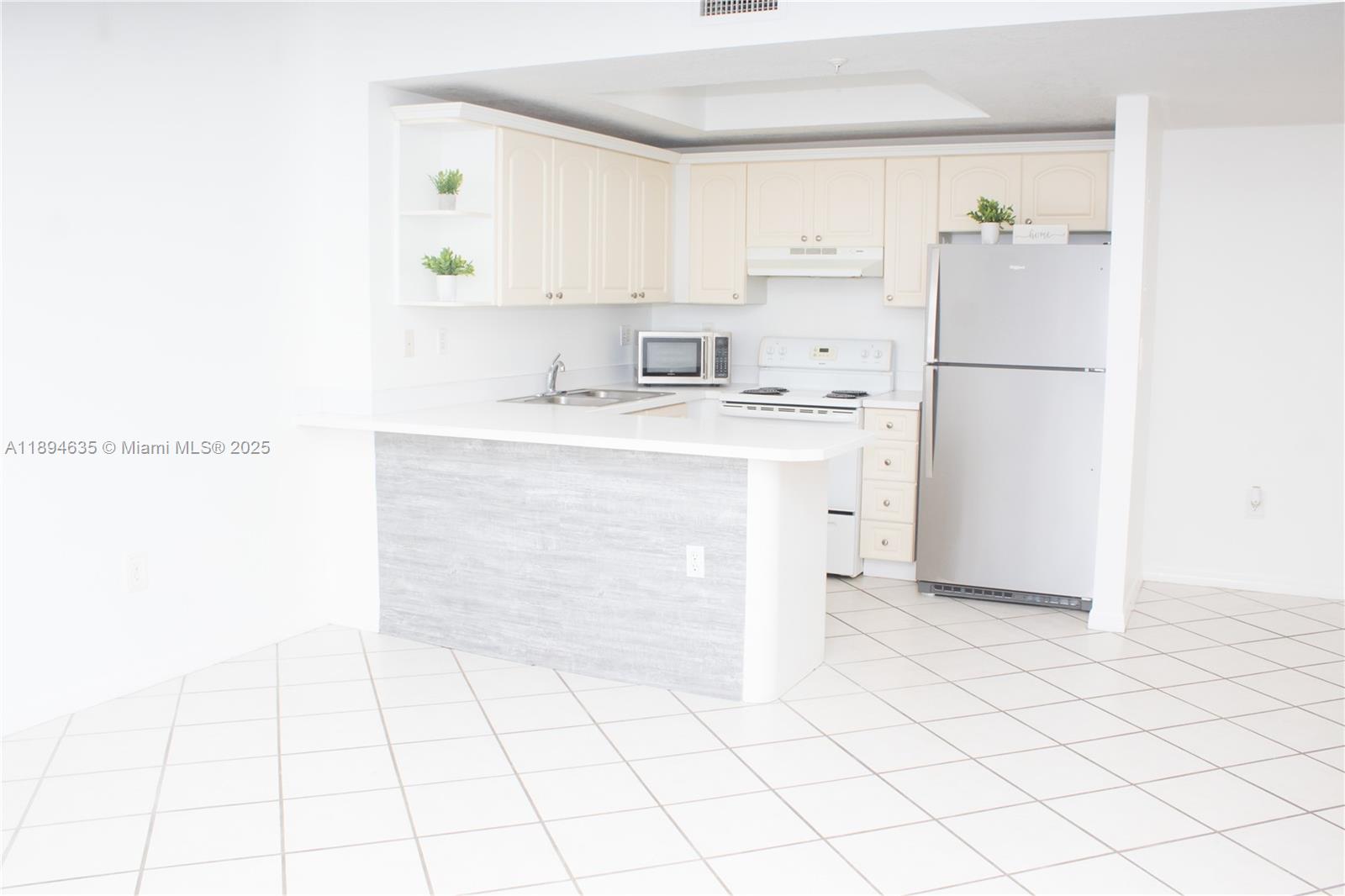 CORAL PLAZA OF MIAMI COND - Residential Lease