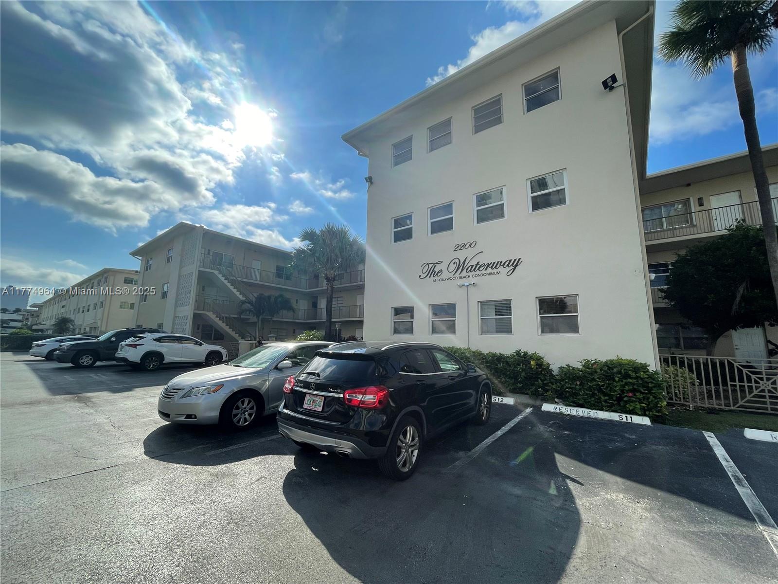 WATERWAY @ HOLLYWOOD BEAC - Residential