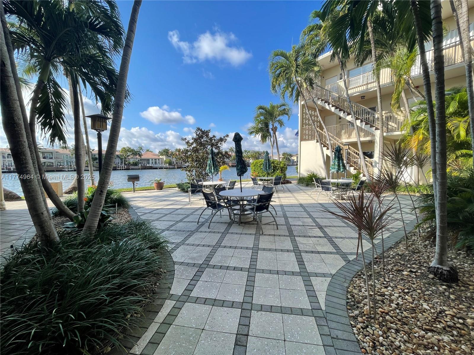 WATERWAY @ HOLLYWOOD BEAC - Residential