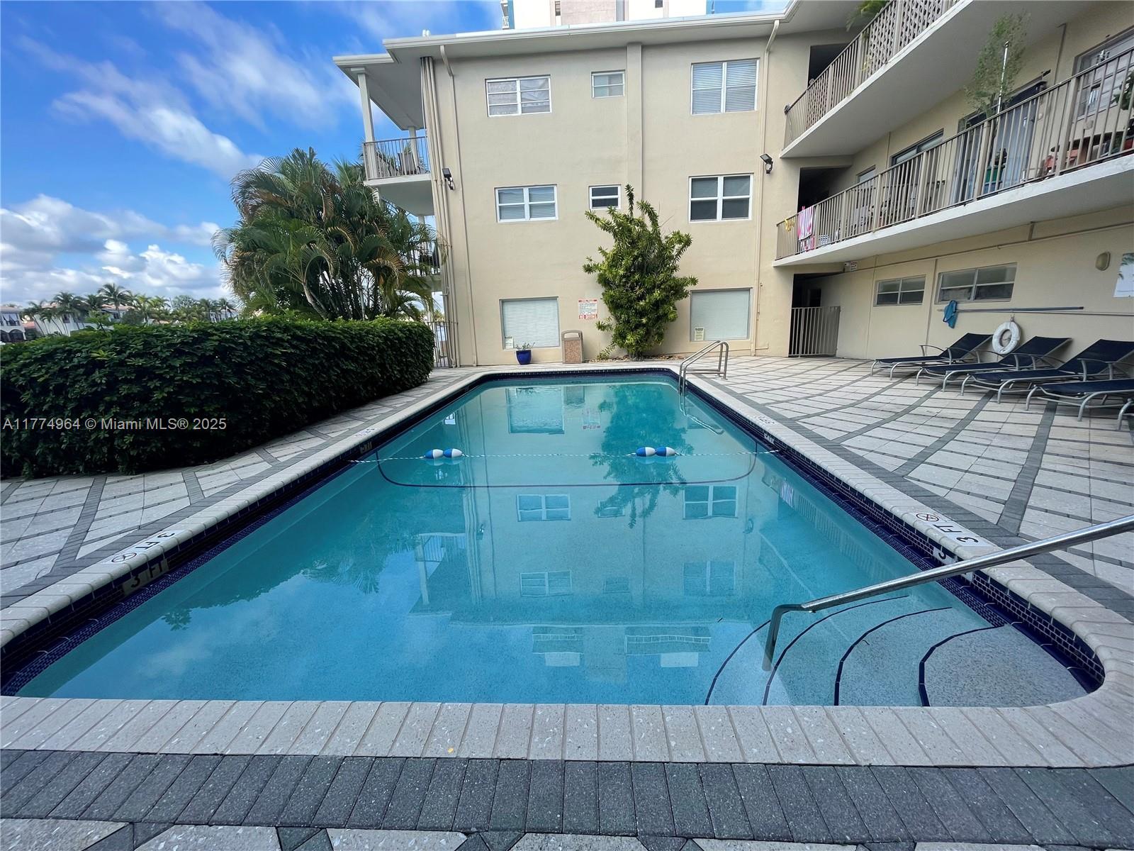 WATERWAY @ HOLLYWOOD BEAC - Residential