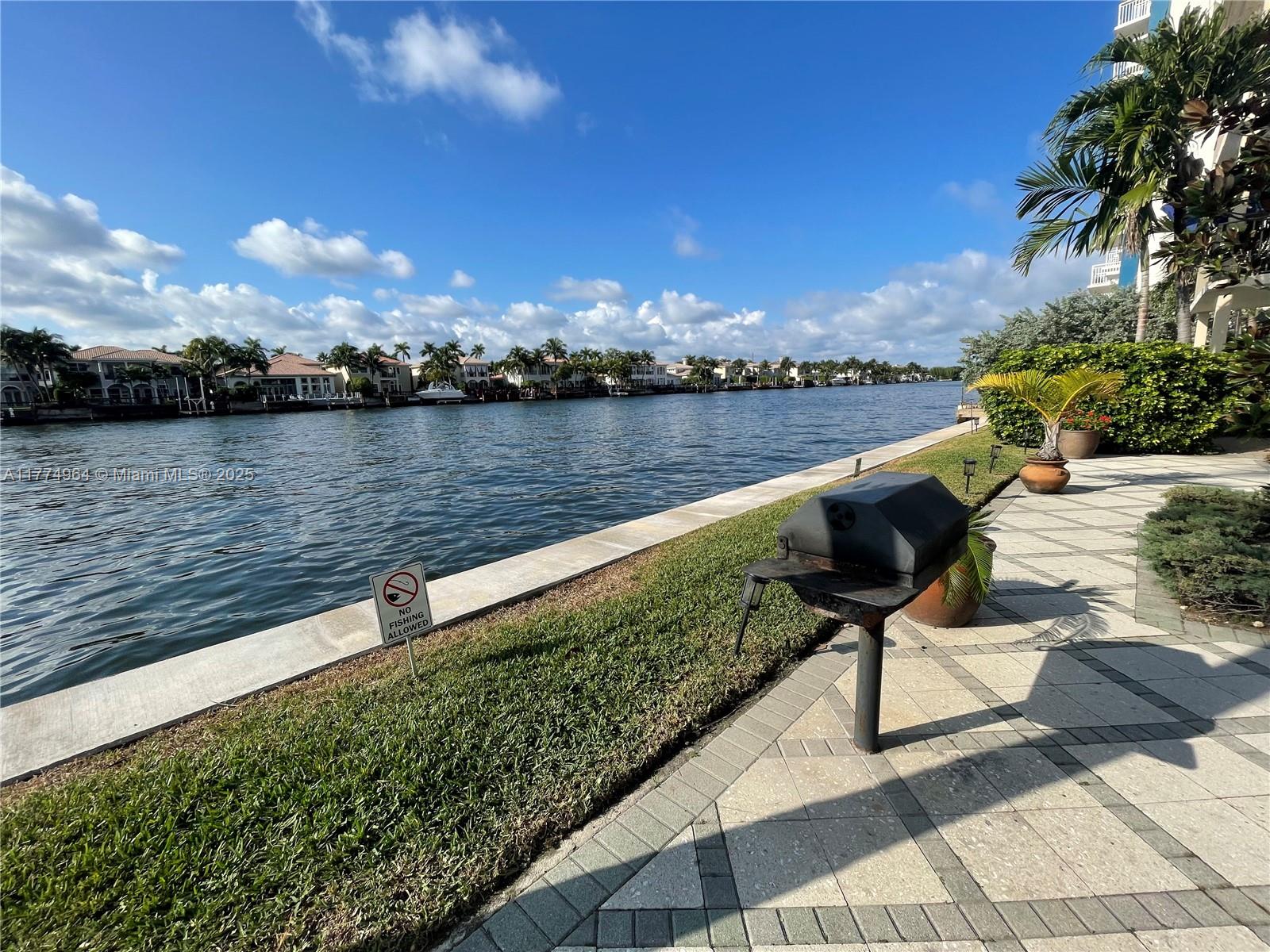 WATERWAY @ HOLLYWOOD BEAC - Residential