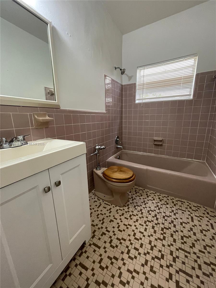 WATERWAY @ HOLLYWOOD BEAC - Residential