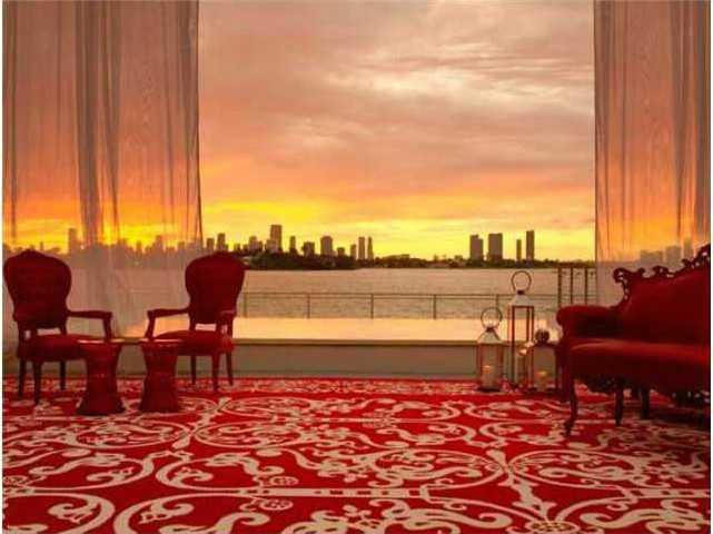 SEXY 1 BED 1 BATH CONDO AT THE CHIC MONDRIAN SOUTH BEACH! 5 STAR AMENITTES FEATURING AGUA SPA, 24 - HOUR GYM, HUGE OUTDOOR POOL, INDOOR/OUTDOOR BARS, SUNSET LOUNGE AND RESTAURANT, BREATHTAKING SUNSET VIEWS OF MIAMI SKYLINE FROM THE POOL. UNIT OFFERS A KIN GSIZE BED, PLUS A SOFABED, 2 FLATSCREEN TVS, KITCHEN W/ DINING TABLE, FRIDGE, HOT PLATES, MICRO. SOUTH BEACH AND OCEAN VIEWS TO OCEAN DRIVE, SOUTH POINTE AND NORTH MIAMI! LONG AND SHORT TERM AVAILABLE!