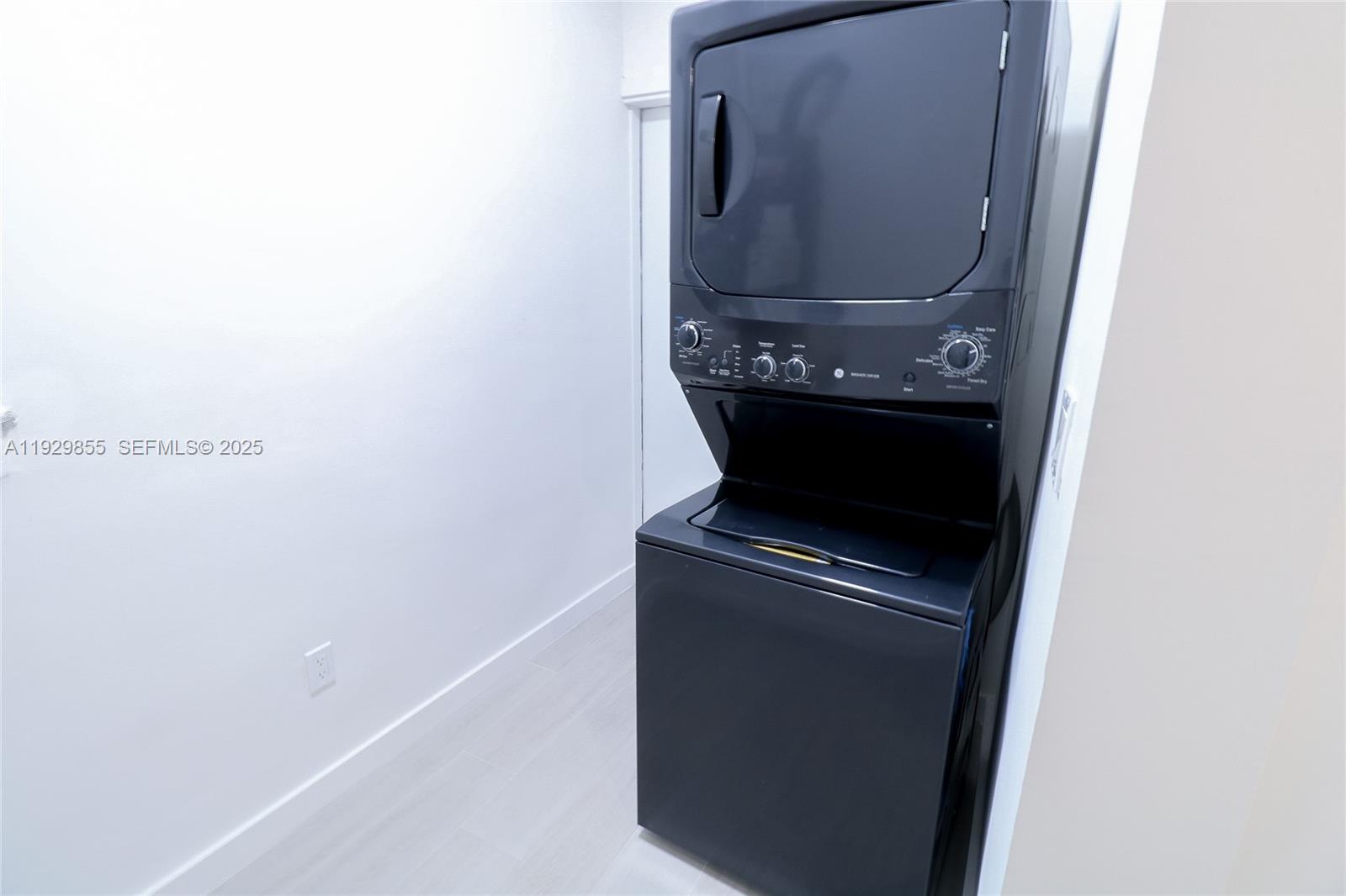 LAWRENCE ESTATE LAND CO - Residential Lease