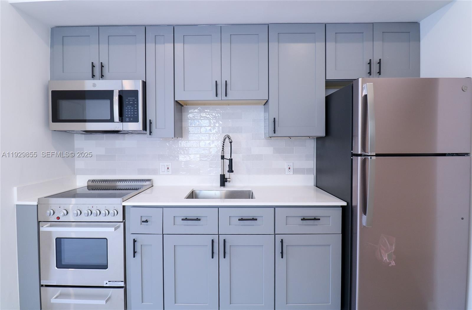 LAWRENCE ESTATE LAND CO - Residential Lease