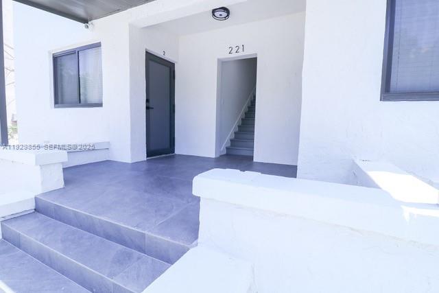 LAWRENCE ESTATE LAND CO - Residential Lease