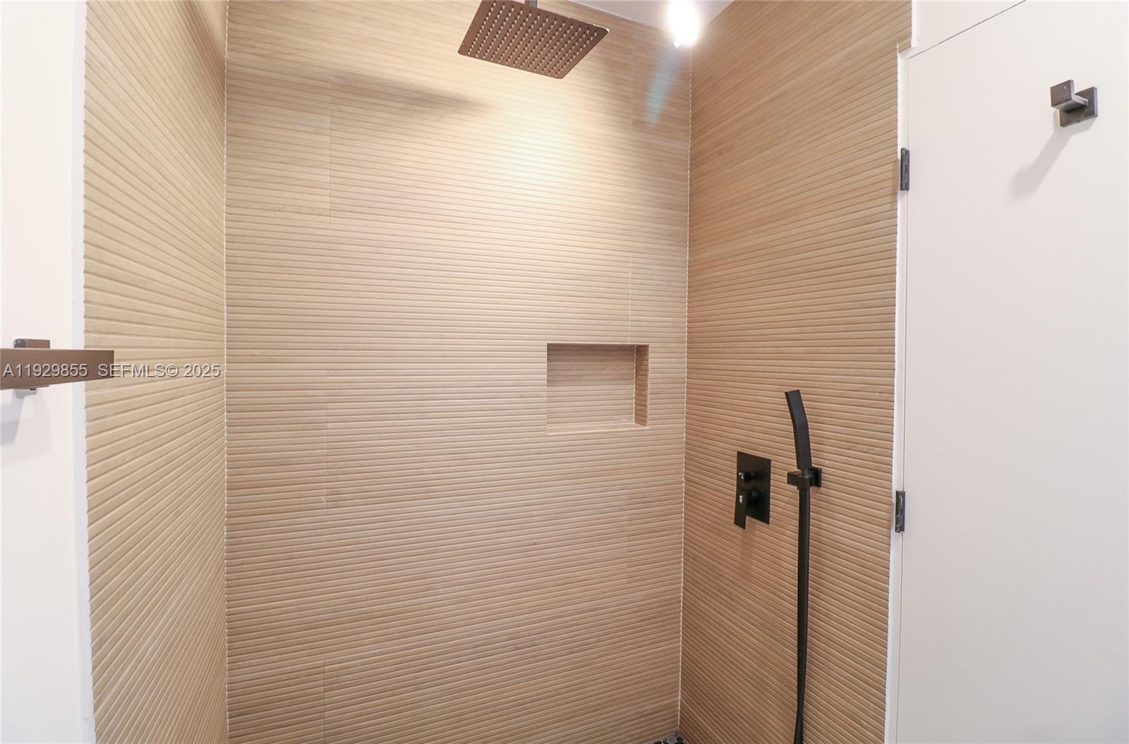 LAWRENCE ESTATE LAND CO - Residential Lease