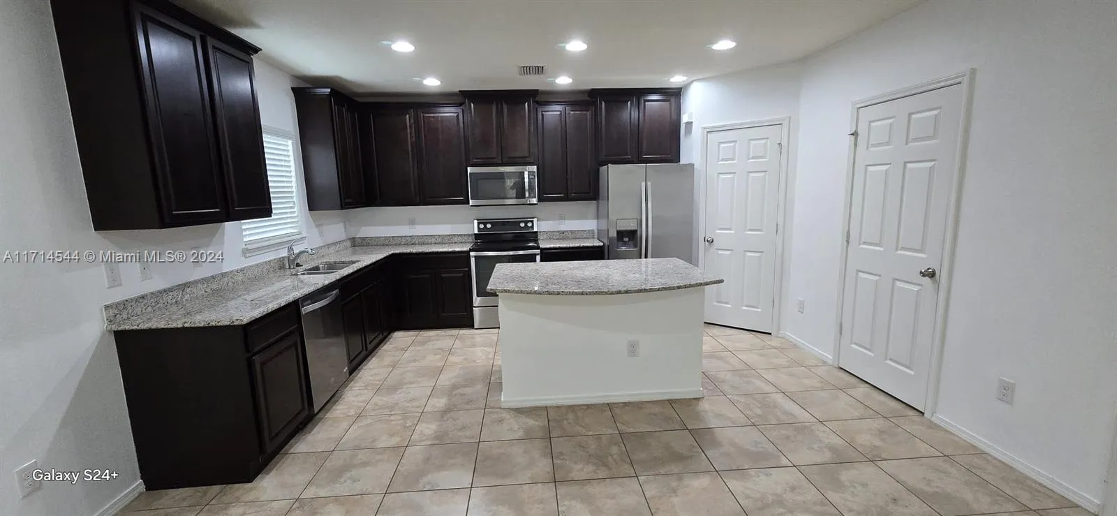 Riverview, Florida 33578, United States, 2 Bedrooms Bedrooms, ,3 BathroomsBathrooms,Residential,Pending,23881