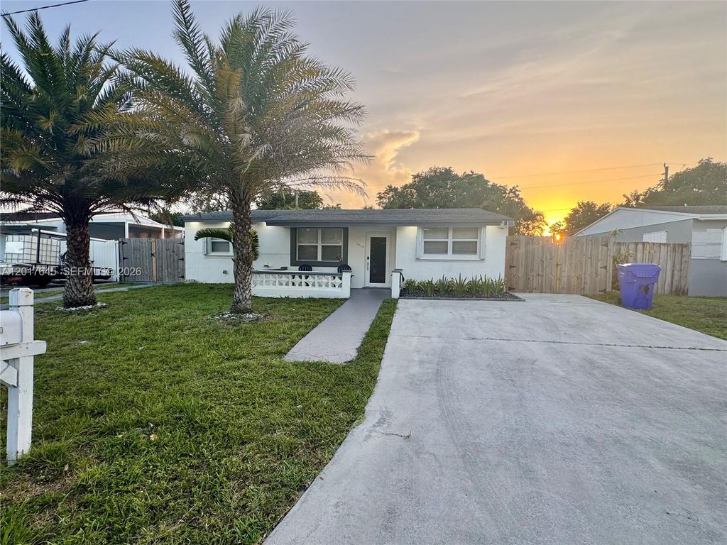 Photo of 3010 N 73rd Ave, Hollywood, FL 33024 (MLS # A12017645)