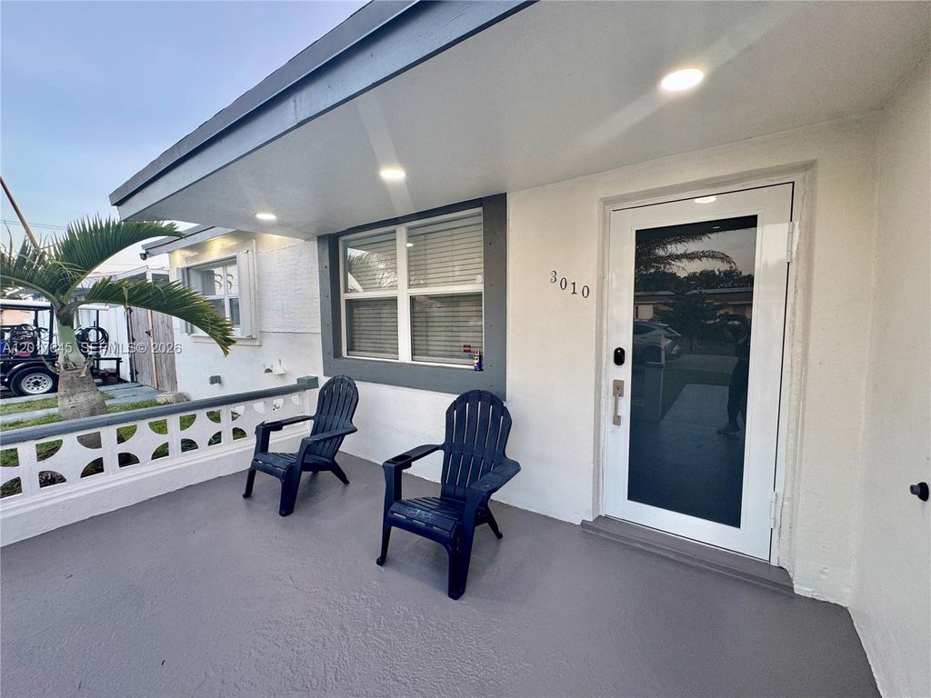 Photo of 3010 N 73rd Ave, Hollywood, FL 33024 (MLS # A12017645)