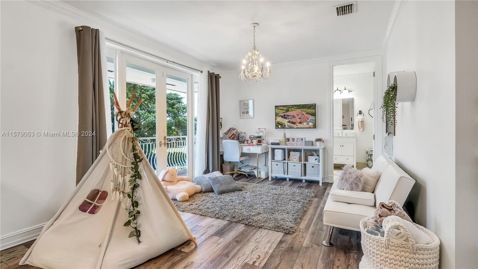 FRIENDLY ACRES - Residential