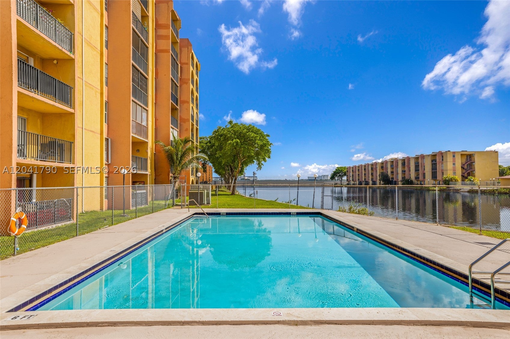 4805 NW 7th St 302-15