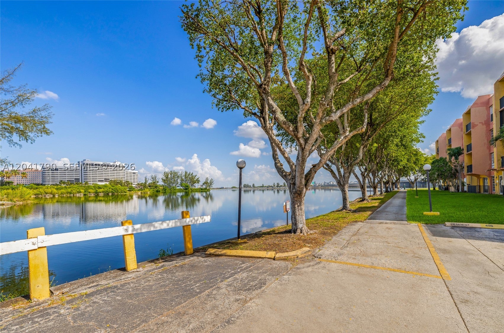 4805 NW 7th St 302-15