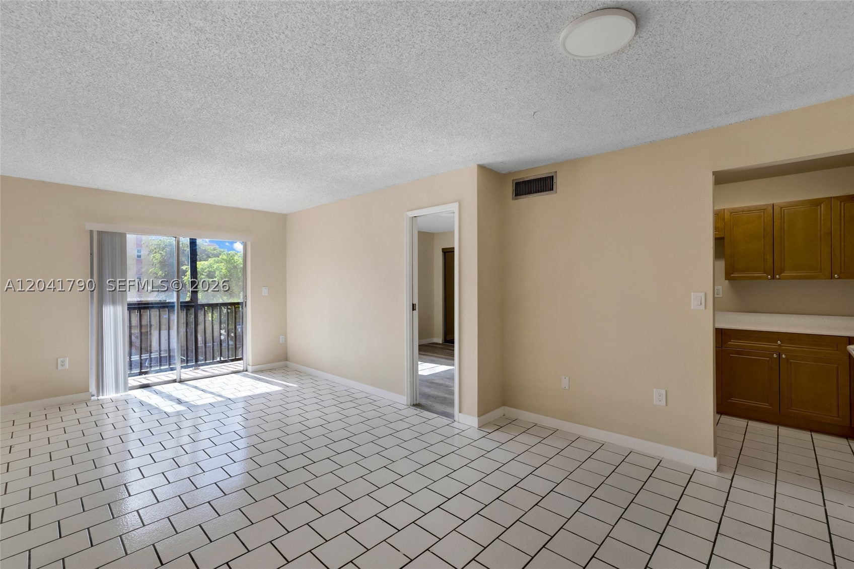 4805 NW 7th St 302-15