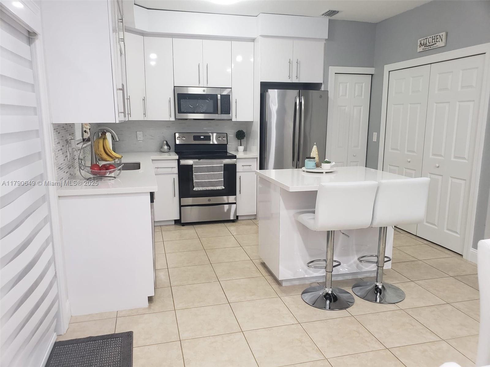 Rental Property at 1532 Se 31st Ct  , Homestead, Miami-Dade County, Florida - Bedrooms: 3 
Bathrooms: 2  - $2,100 MO.