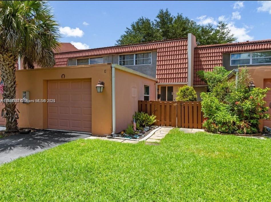 Rental Property at 8605 Nw 35th Ct G, Coral Springs, Broward County, Florida - Bedrooms: 2 
Bathrooms: 3  - $2,600 MO.