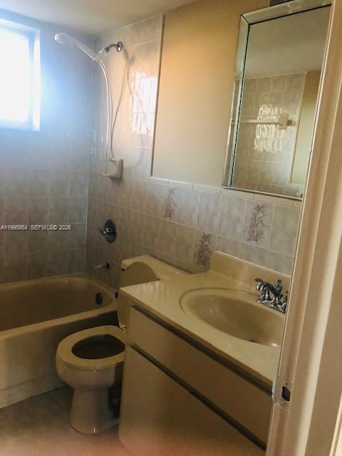 ALCAZAR VILLAS CONDO - Residential