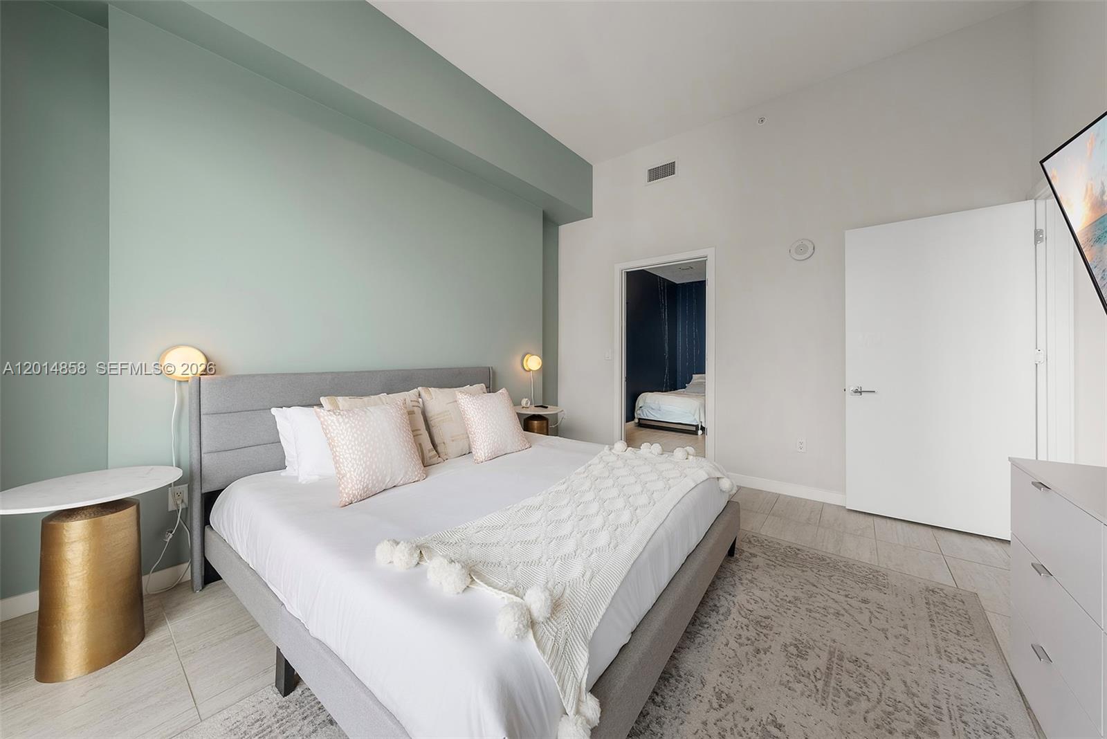 QUADRO CONDO - Residential