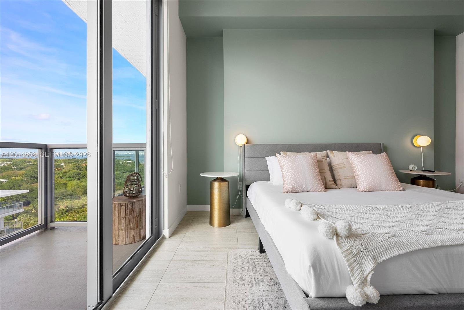 QUADRO CONDO - Residential