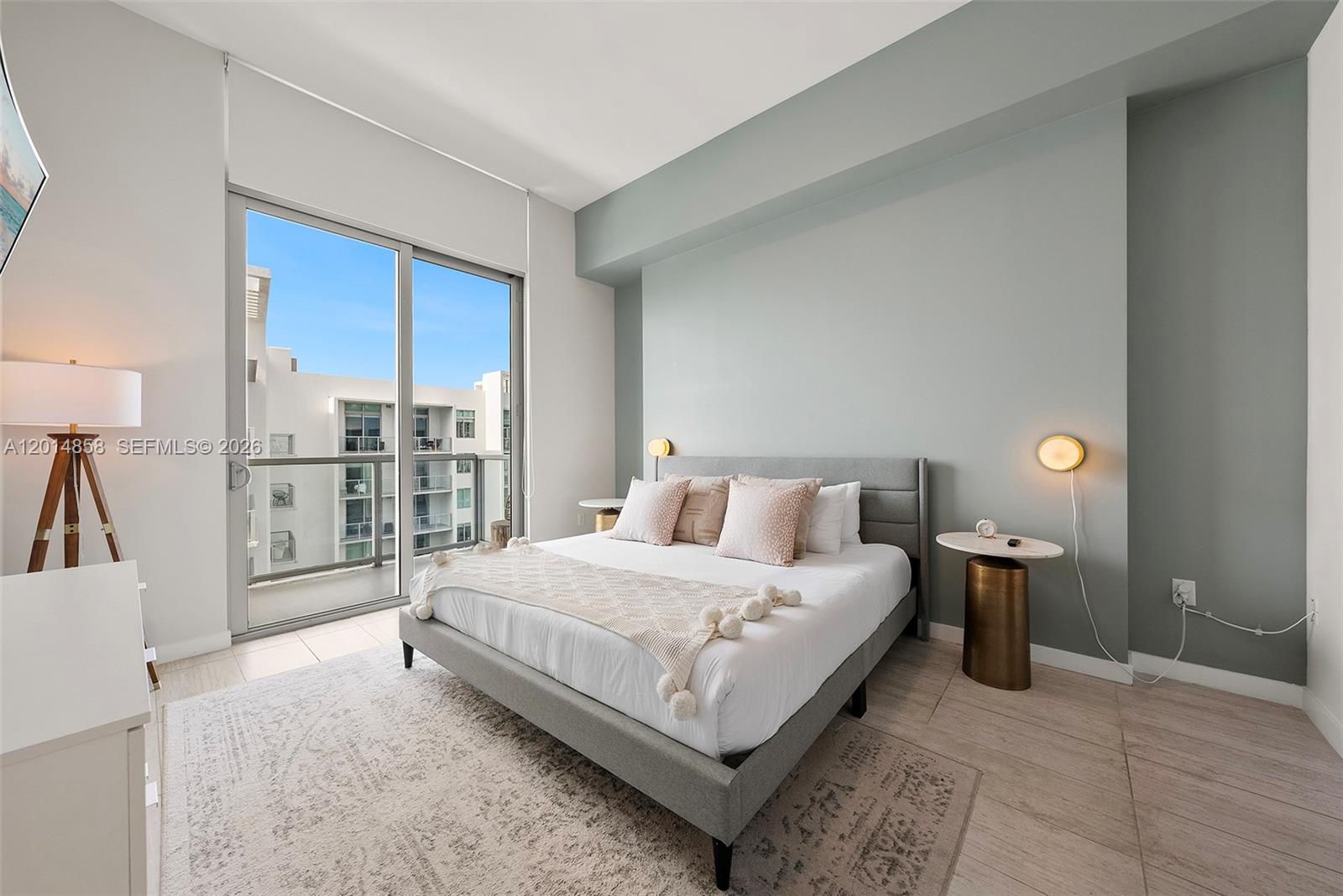 QUADRO CONDO - Residential