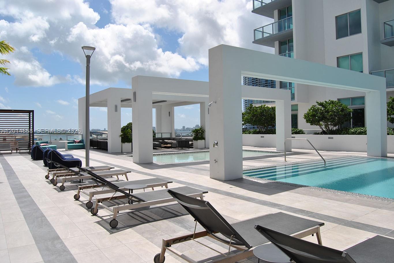 QUADRO CONDO - Residential