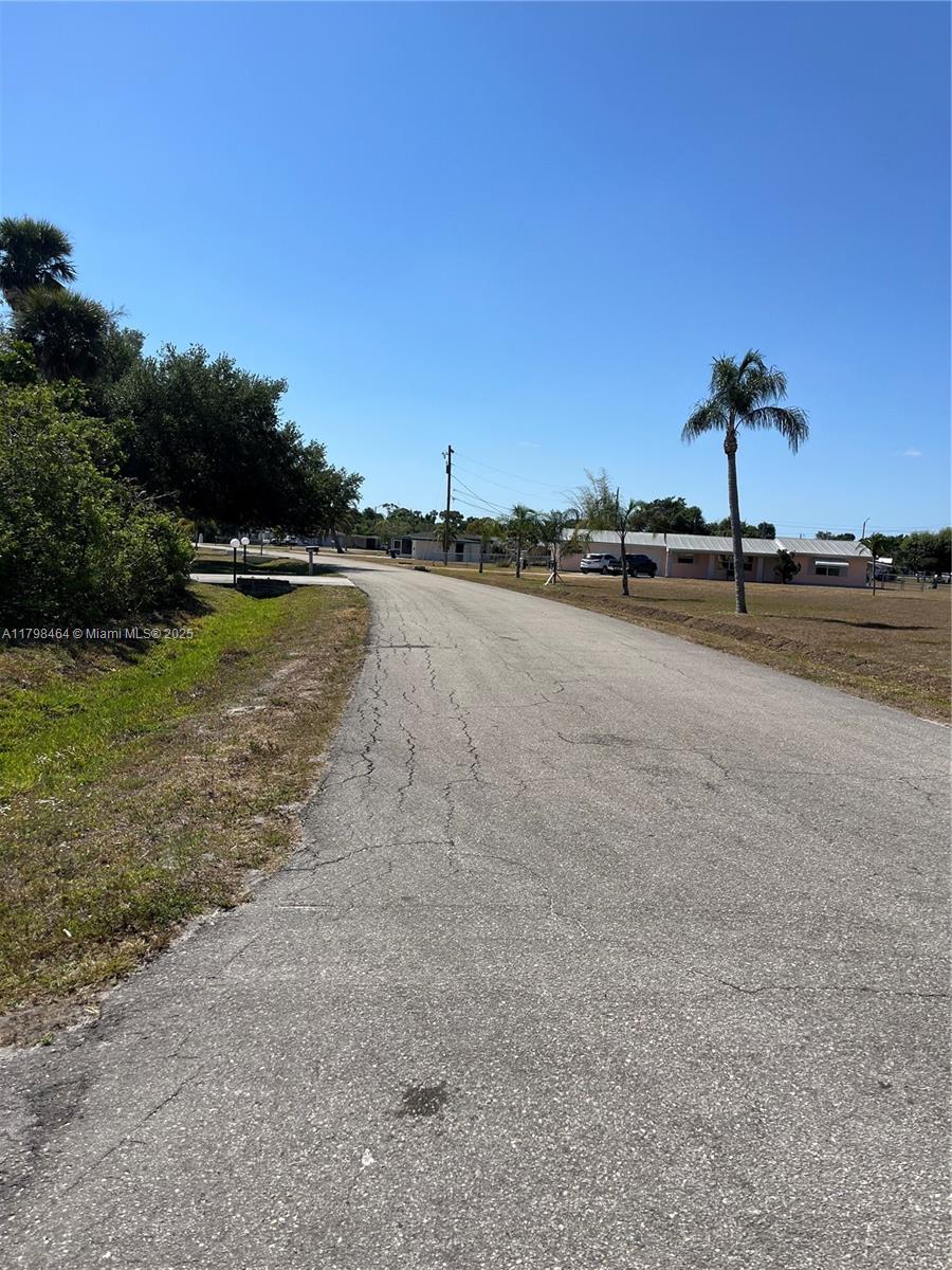 BELLE AIRE LAGOON - Residential