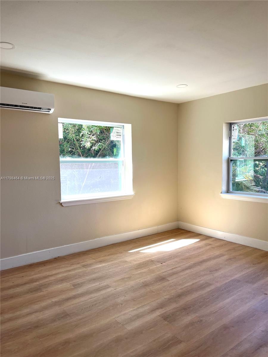 BELLE AIRE LAGOON - Residential