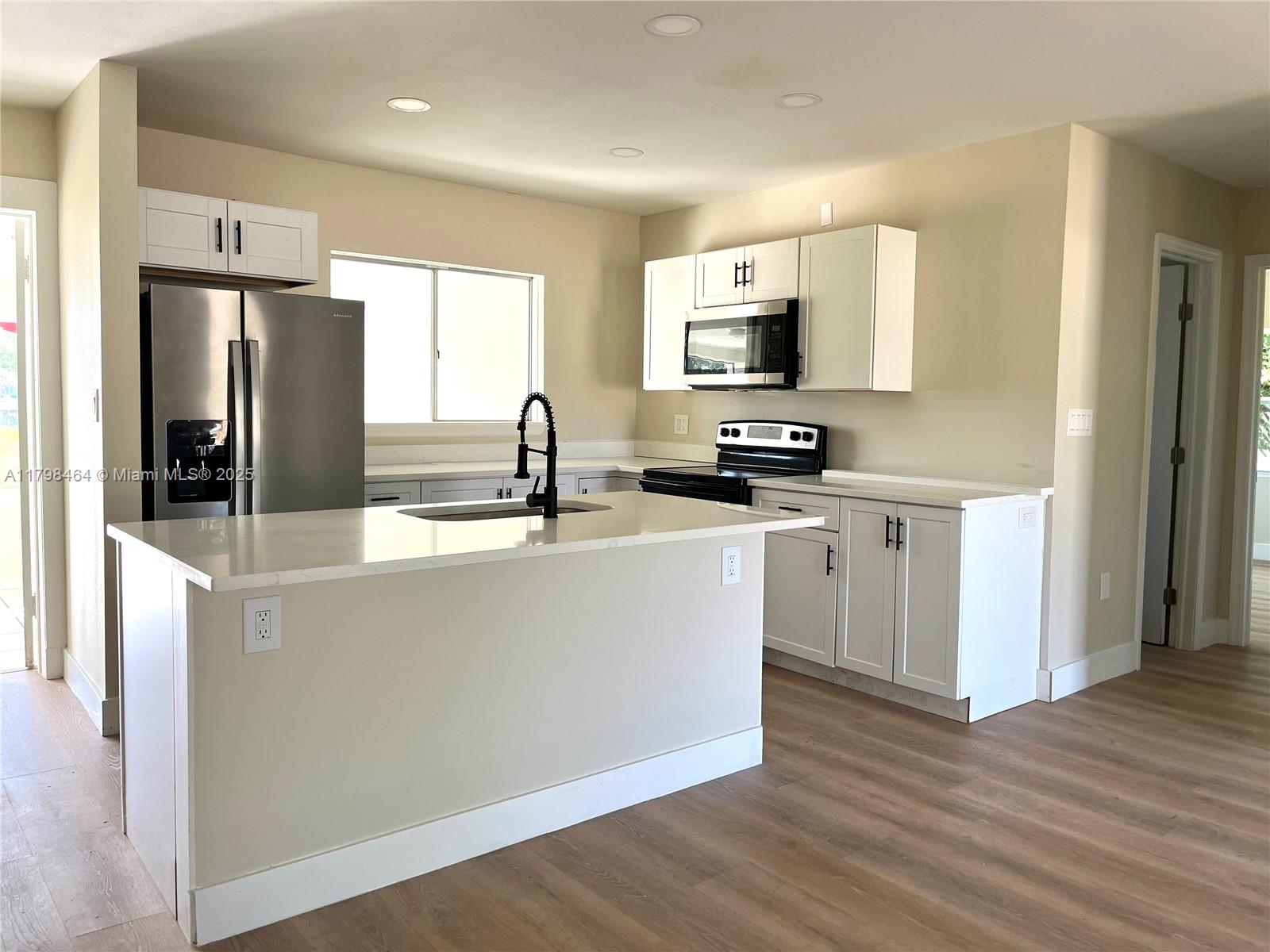 BELLE AIRE LAGOON - Residential