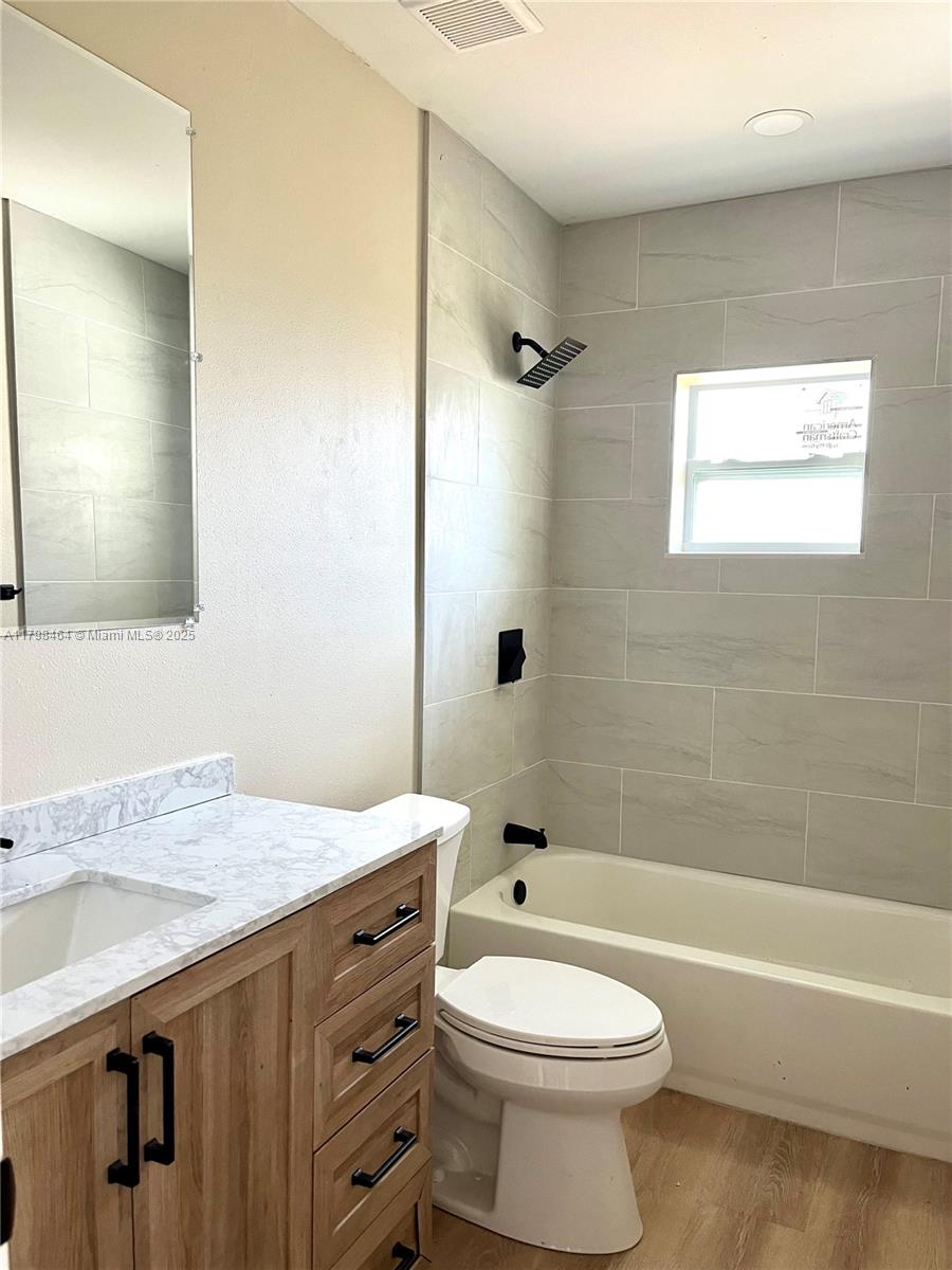 BELLE AIRE LAGOON - Residential