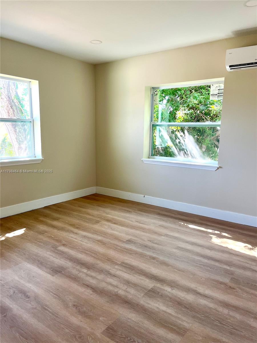 BELLE AIRE LAGOON - Residential