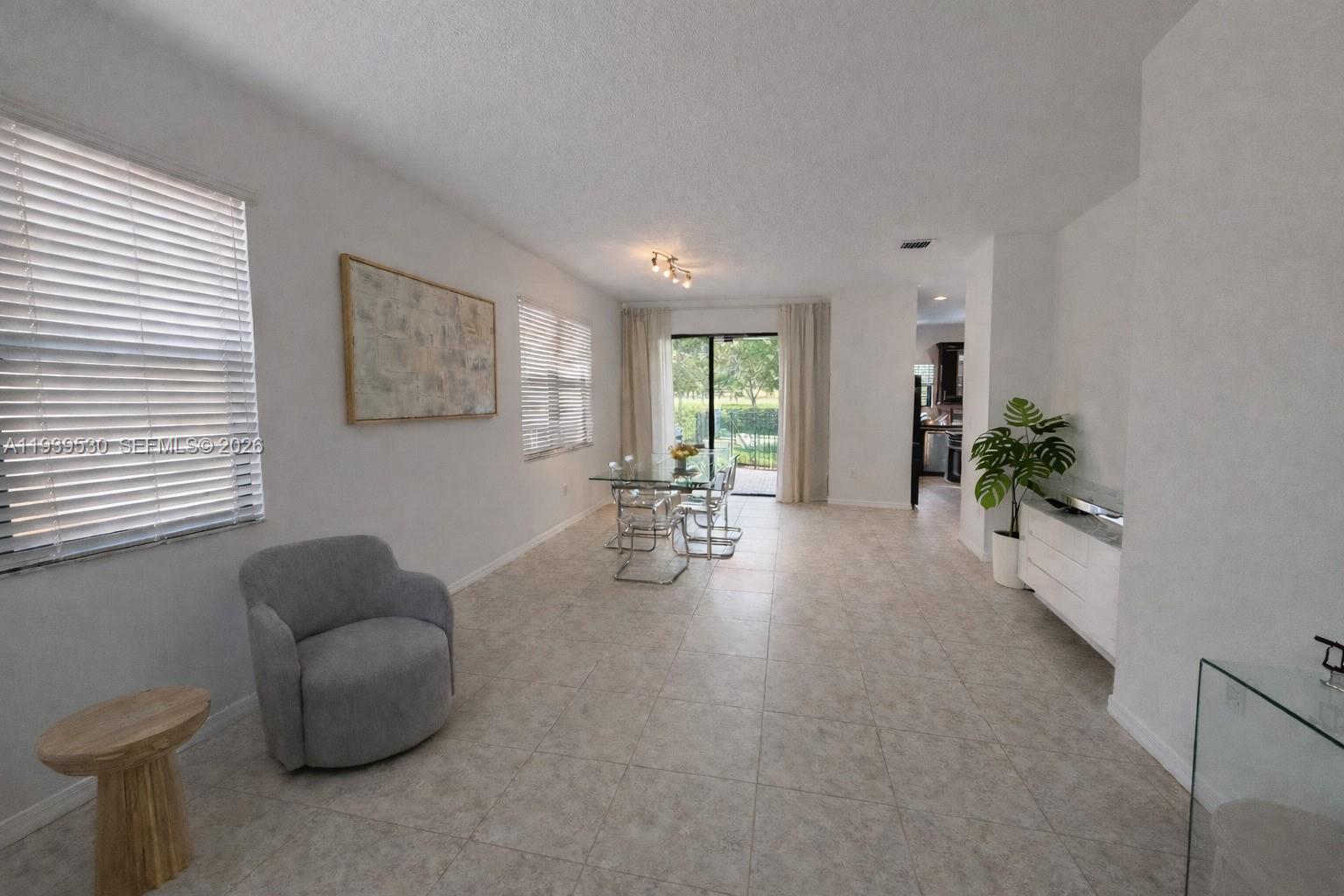 909 NE 193rd Ter 909