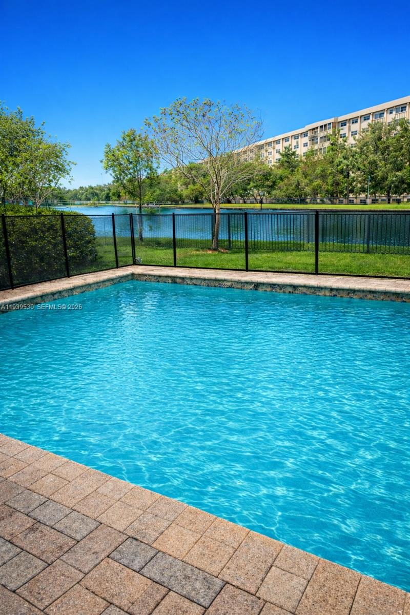 909 NE 193rd Ter 909