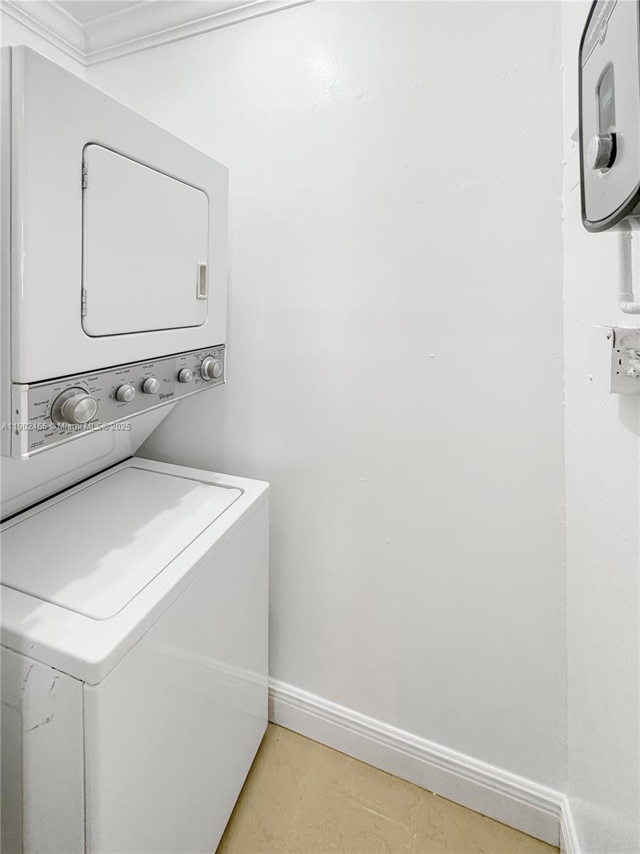 LAUDERDALE - Residential Lease