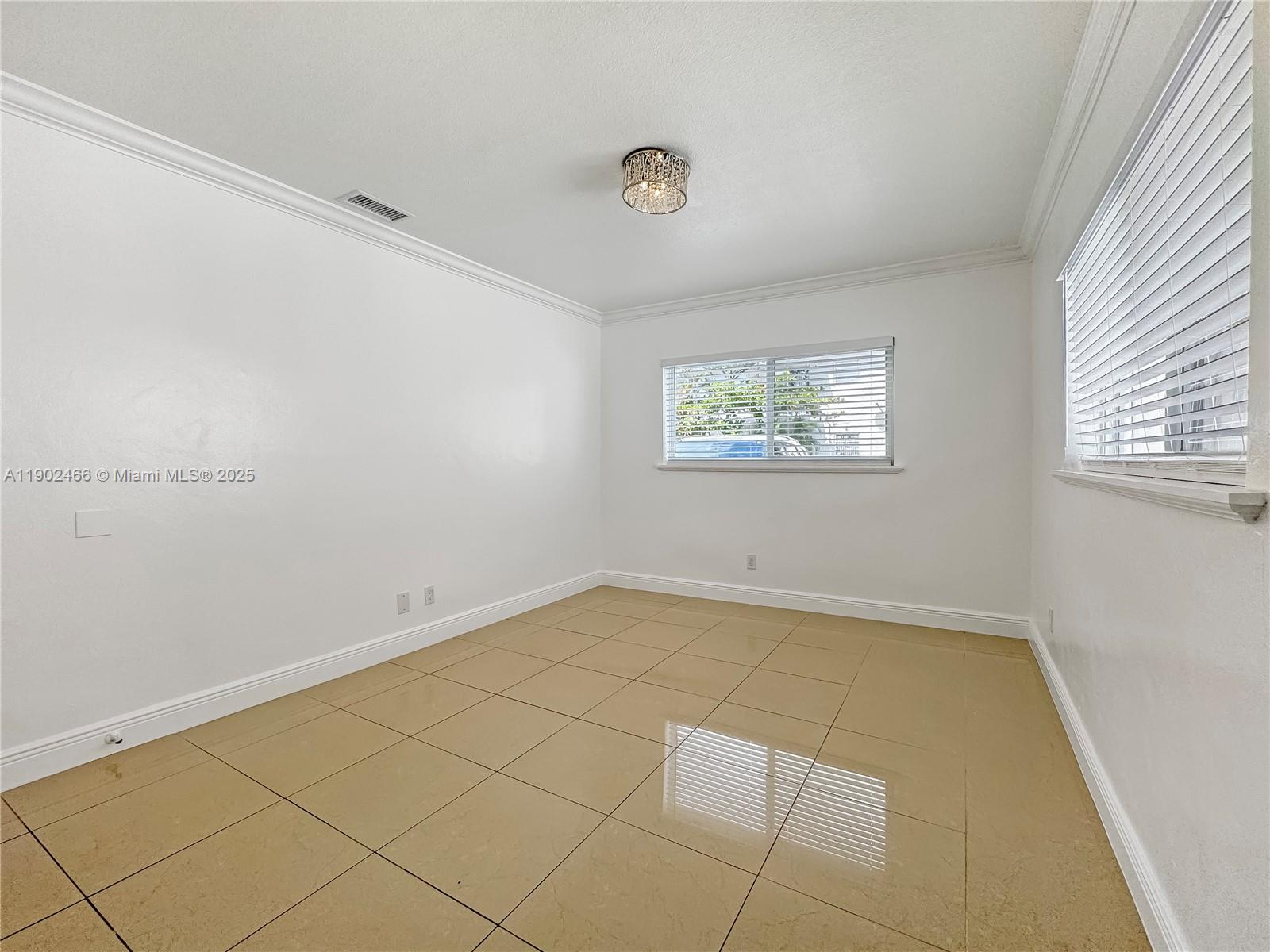 LAUDERDALE - Residential Lease